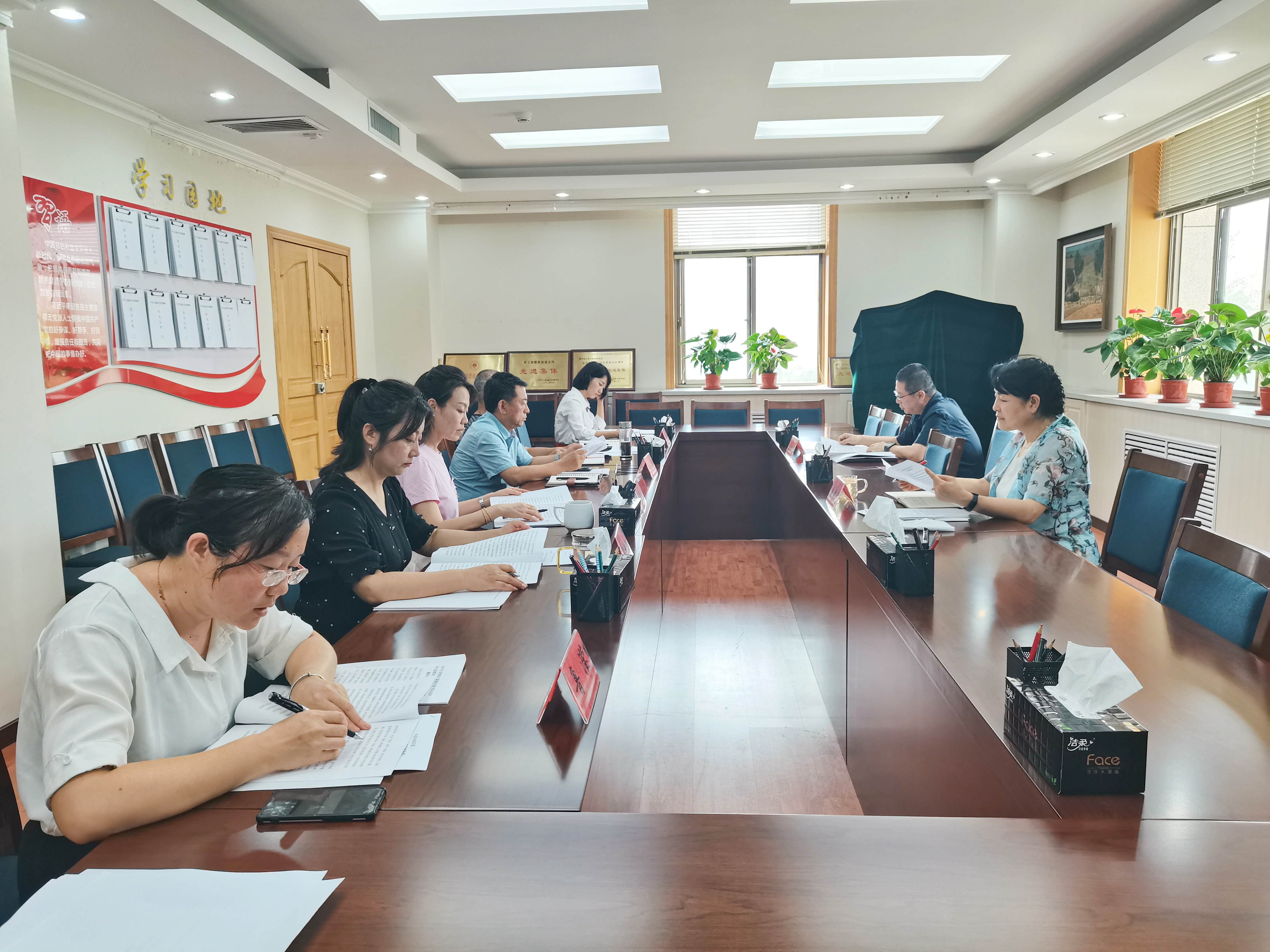 农工党甘肃省委会机关召开专题学习会