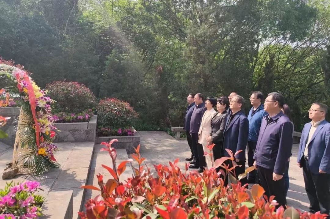 农工党甘肃省委会组织常委拜谒邓演达烈士墓、瞻仰邓演达烈士殉难处