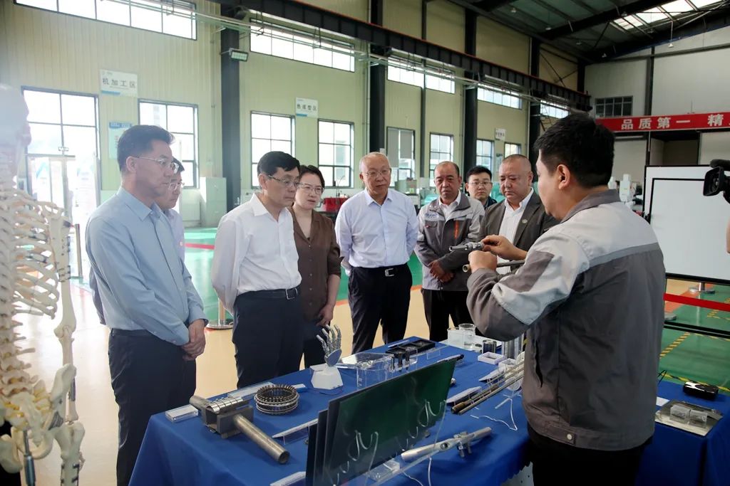 何维在甘肃调研新材料创新发展