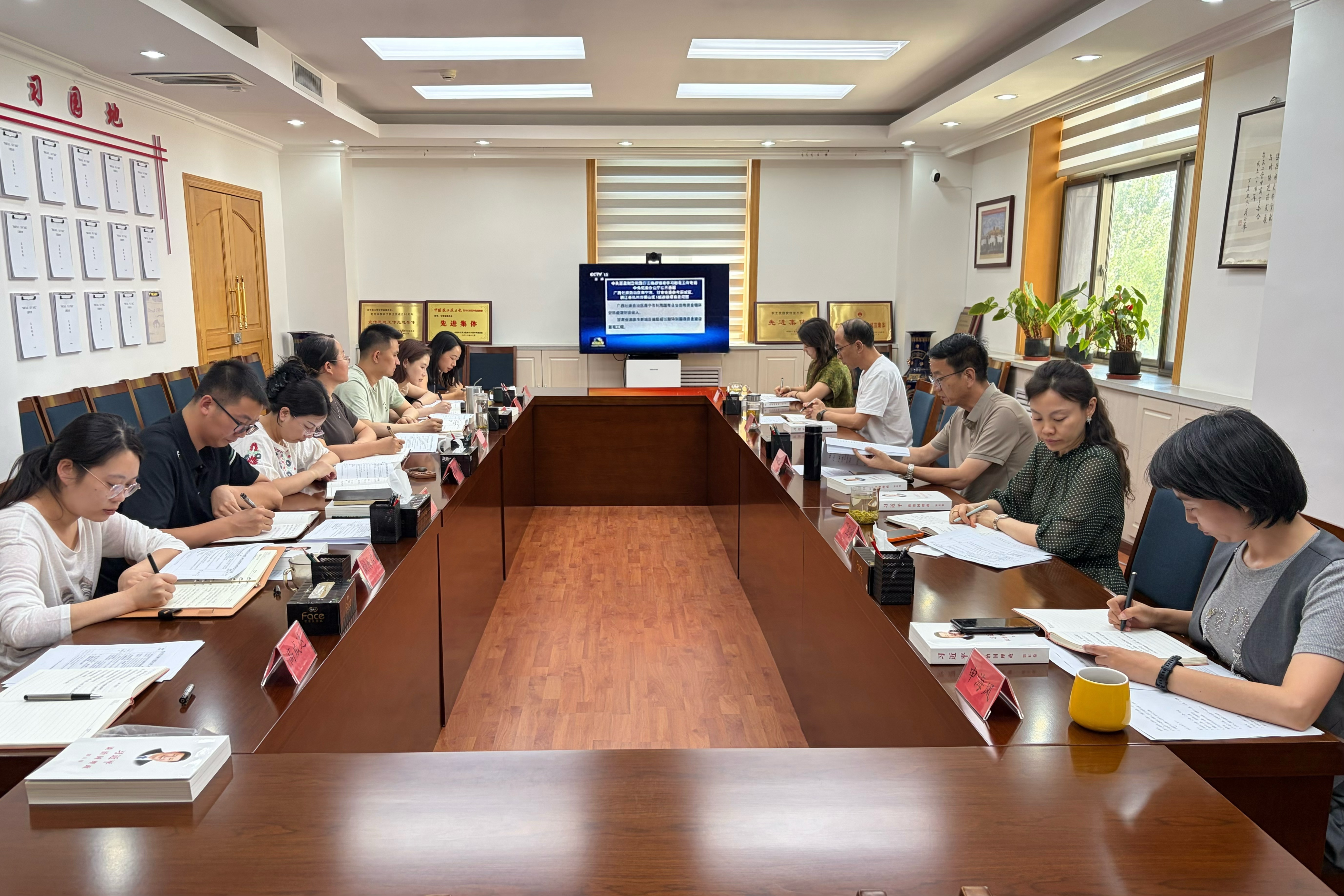 机关警示教育会.jpg